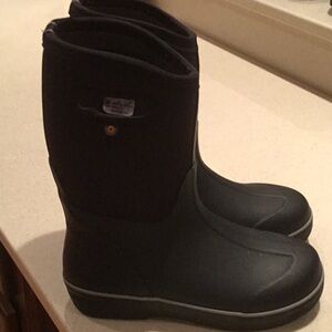Black insulated Bog Waterproof Boots. Size 6 youth